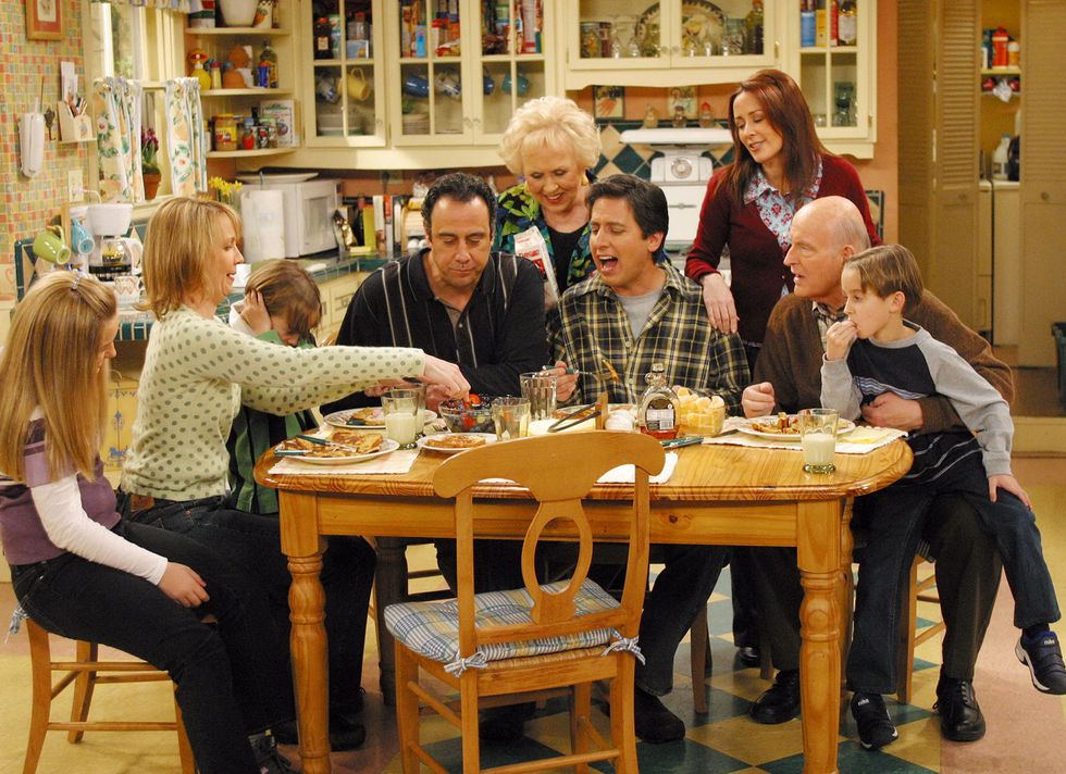 los angeles   april 16  the barone family enjoys maries home cooking on the may 16 series finale of everybody loves raymond  from left to right  madlyin sweeten, monica horan, sawyer sweeten, brad garrett, doris roberts, ray romano, patricial heaton, peter boyle, sullivan sweeten  photo by robert voetscbs photo archivegetty images