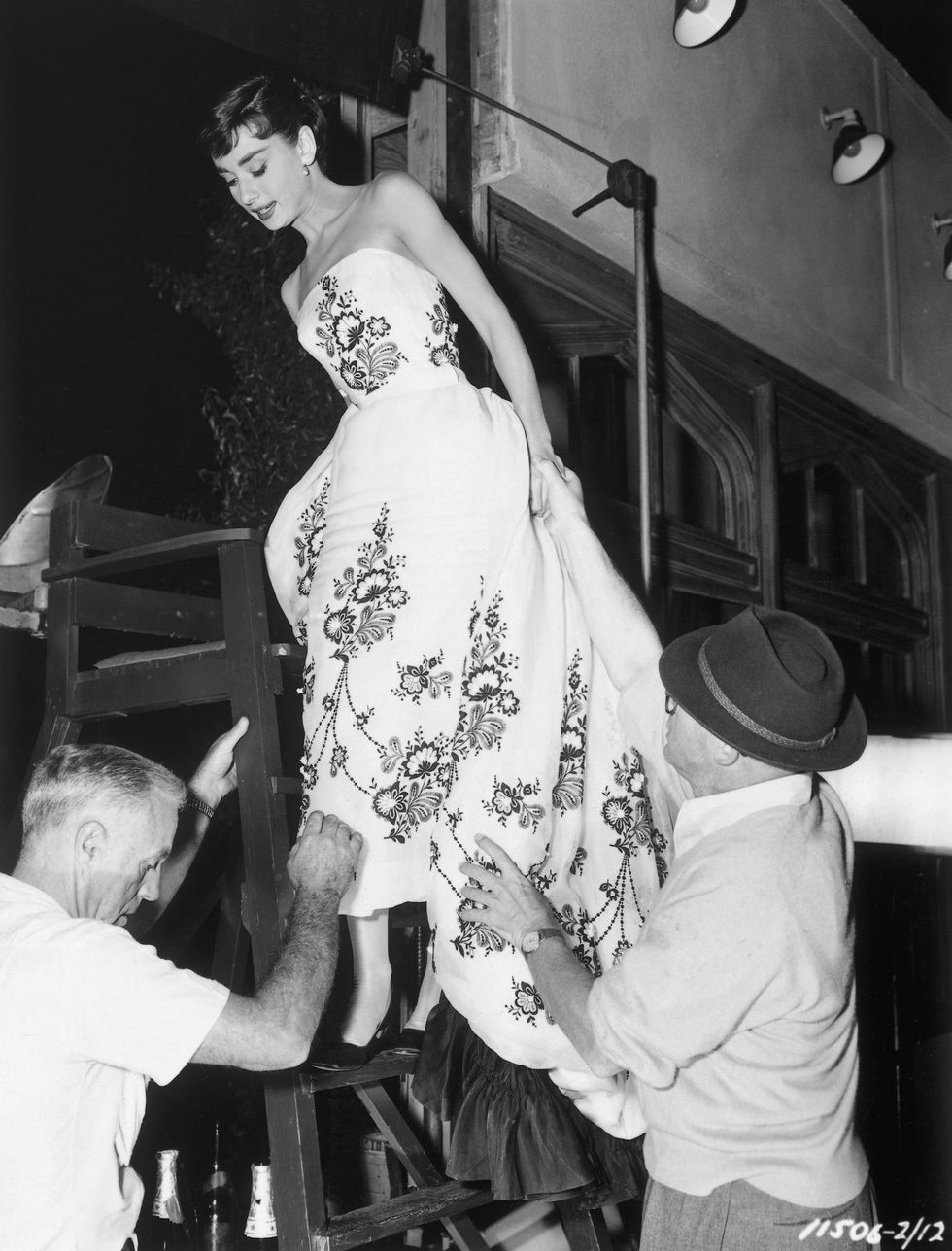 奧黛麗赫本拍攝龍鳳配時穿著時尚設計師Hubert de Givenchy 紀梵希先生的服裝