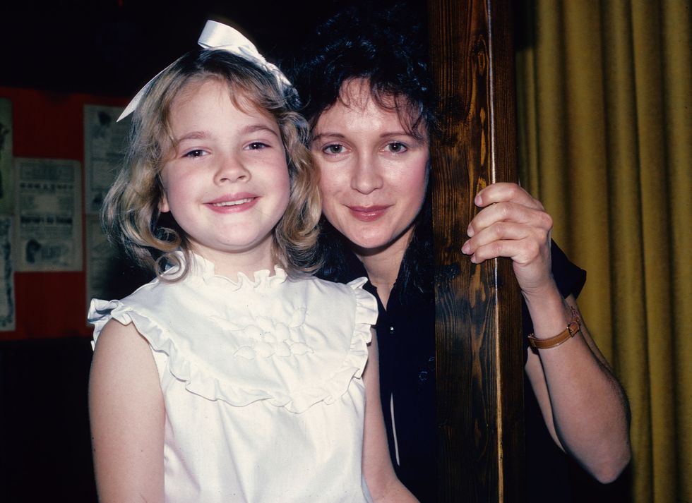 new york june 8 et star drew barrymore poses for a photograph june 8, 1982 with her mother jaid barrymore in new york city photo by yvonne hemseygetty images