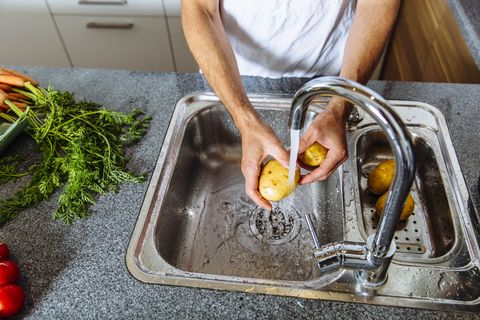 potatoes man washing kitchen heart health mens