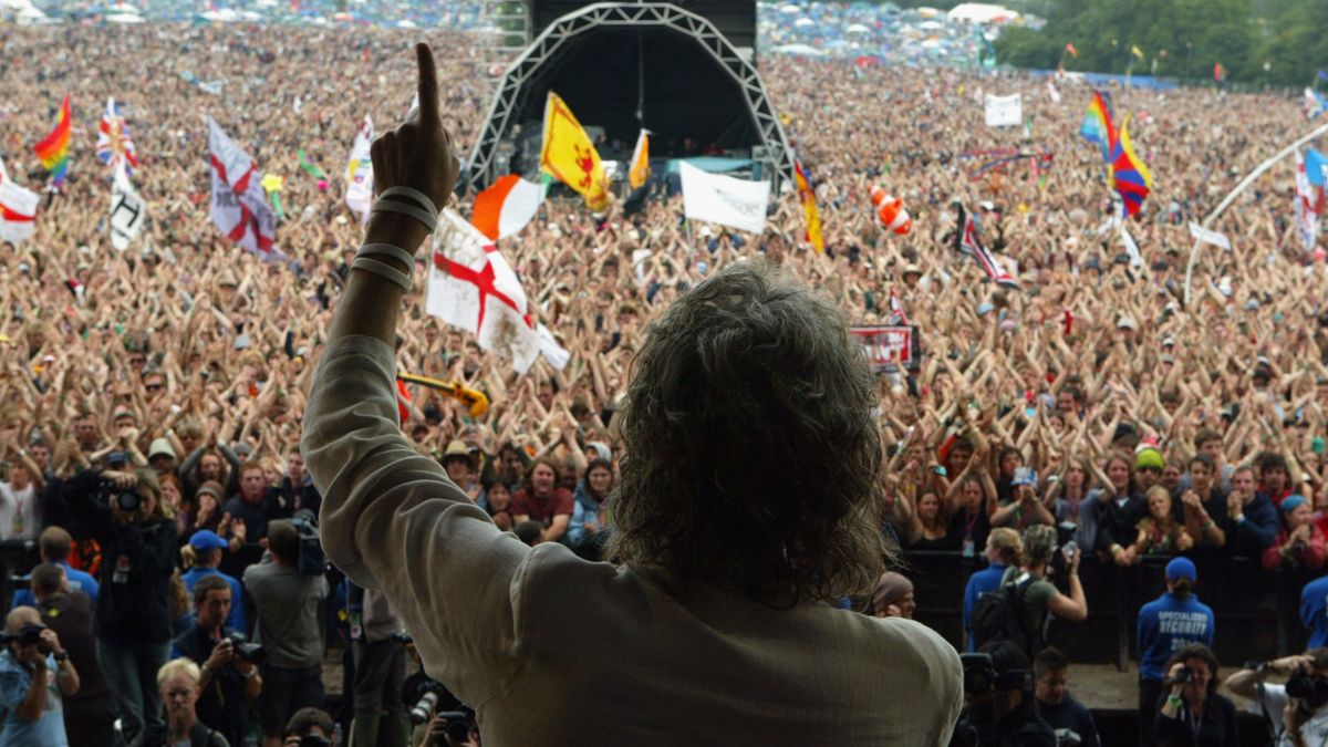 preview for Glastonbury fans help Lewis Capaldi as he struggles with Tourette's