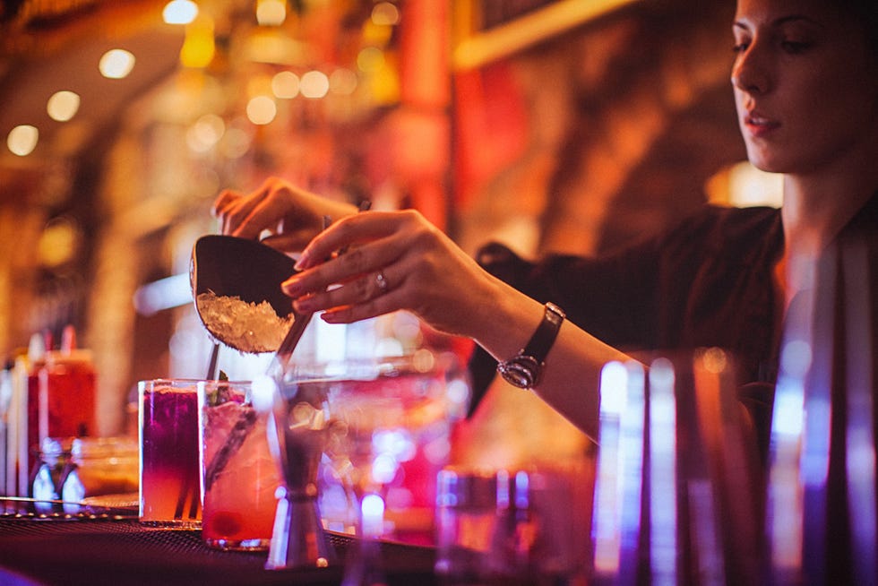 How to get served quickly at a bar this NYE, according to bar staff