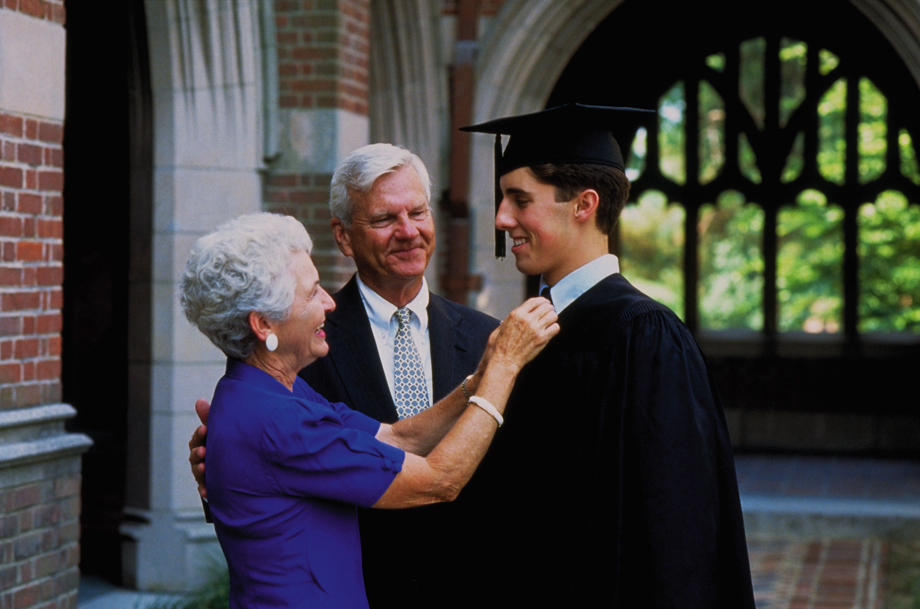 11 Tips for Better College Graduation Photos - Mimeo Photos