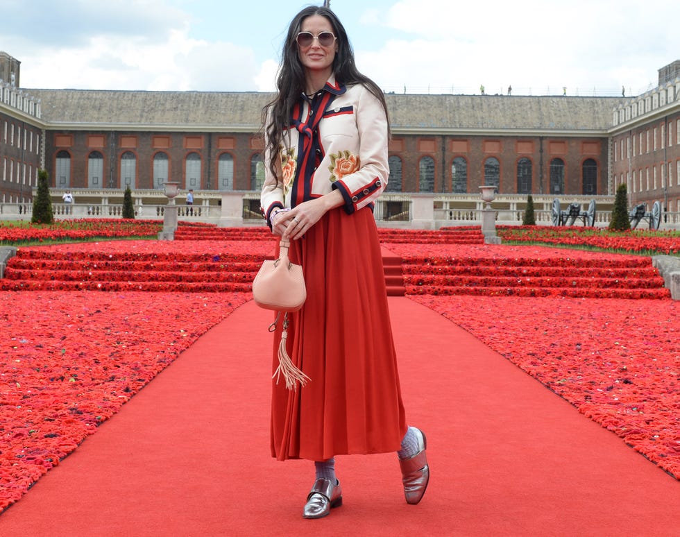 demi moore attends chelsea flower show