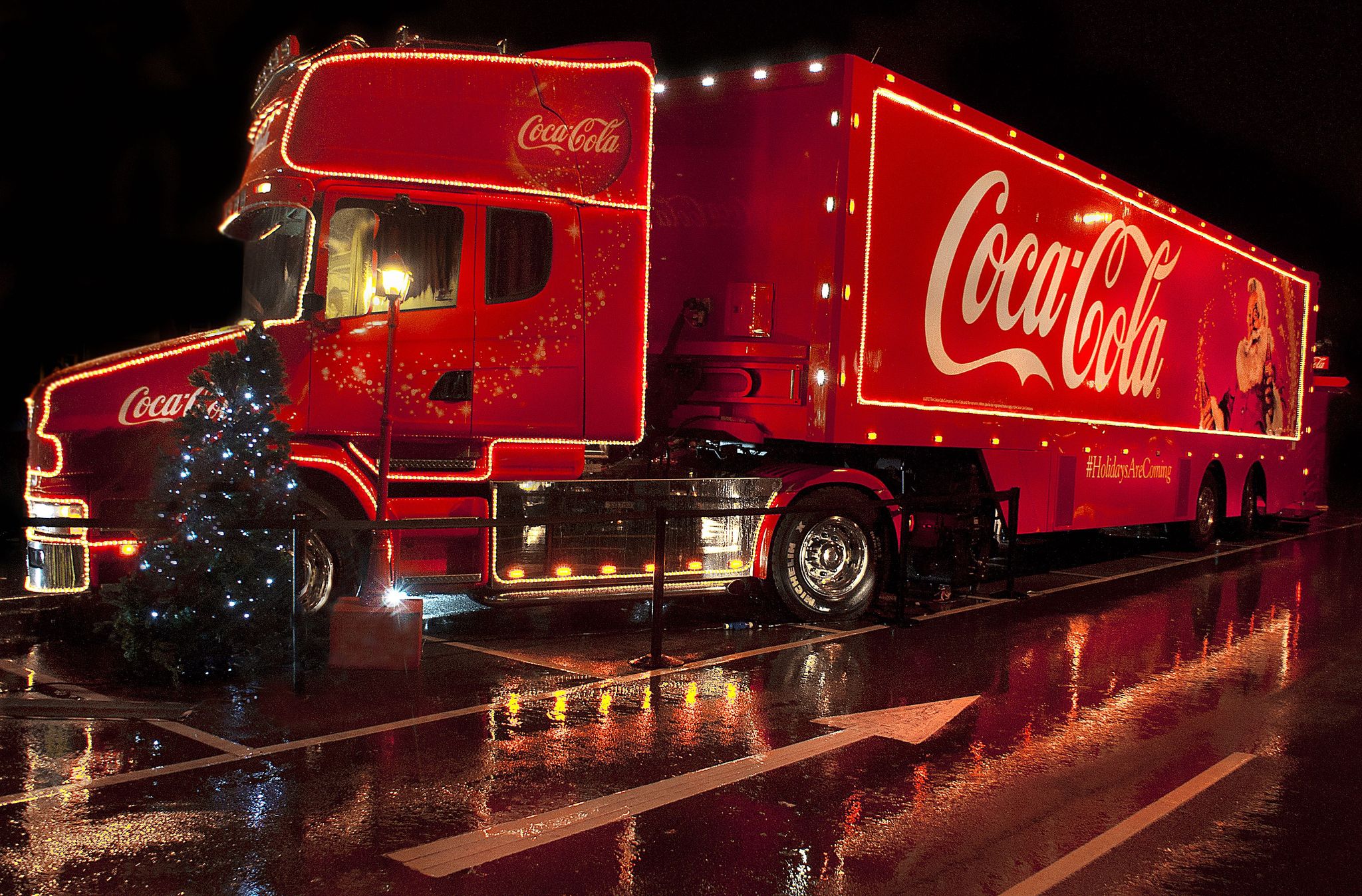 Make an Amazing Coca-Cola Christmas Truck illuminated with LEDs 
