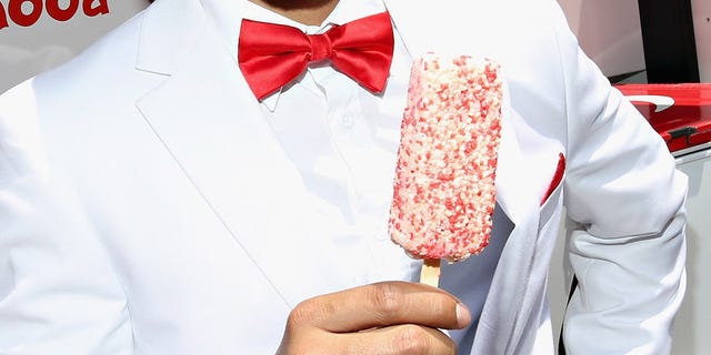 Tie, Bow tie, Suit, Red, Formal wear, Tuxedo, Fashion accessory, Collar, 