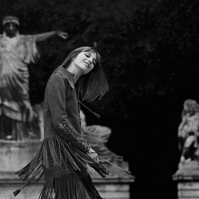 25 Looks That Made Jane Birkin The Ultimate '60s And '70s Summer Style Muse