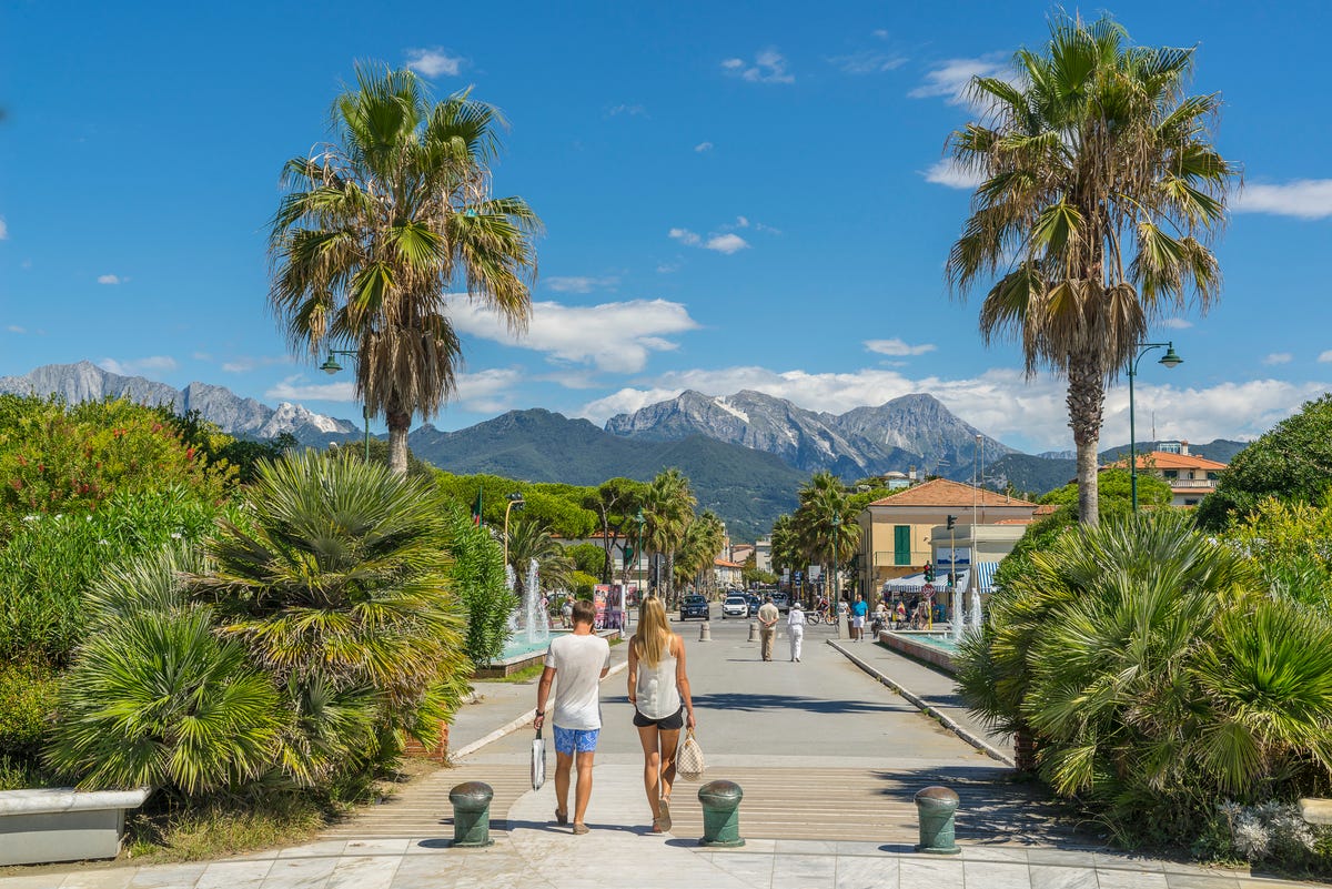 Lido di Camaiore: La Perla della Versilia, tra Vip, Spiagge da Sogno e Tesori Nascosti