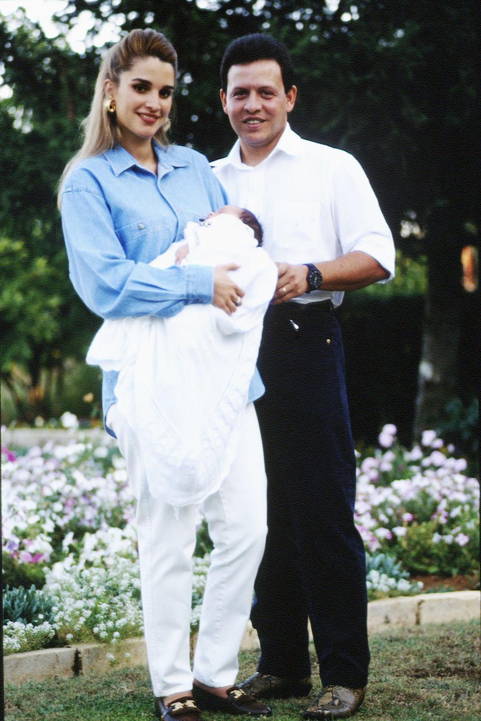 フセイン王子を抱くラーニア王妃／1994年