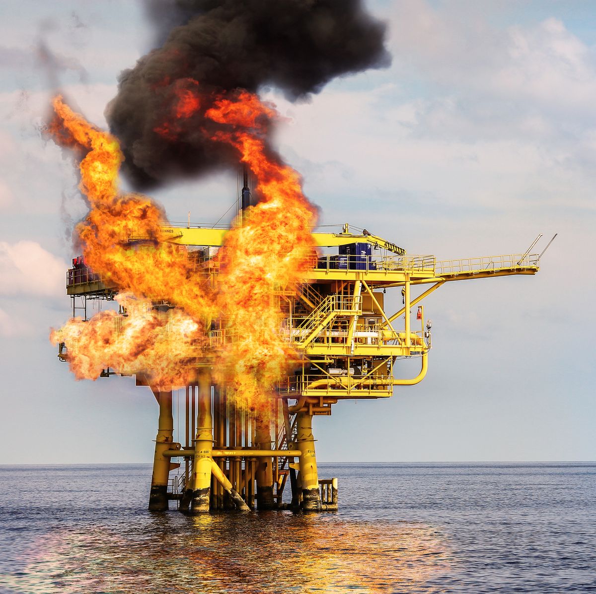 Oil rig, Explosion, Vehicle, Offshore drilling, Gas flare, Petroleum, Semi-submersible, Heat, Pollution, Jackup rig, 