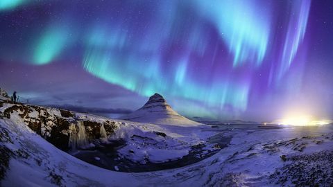 Spectacular northern lights appear over Mount Kirk