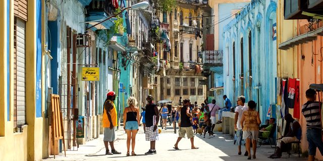 Куба время работы. Гавана Куба. Сьюдад-де-ла-Гавана. Сьюдад-де-ла-Гавана пляж. Куба Гавана улицы.