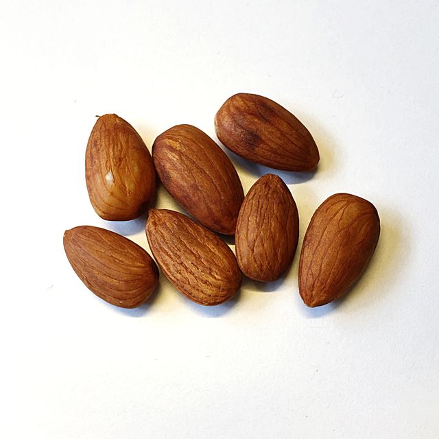 Almond, Food, Apricot kernel, Nut, Nuts & seeds, Plant, Dried fruit, Produce, Ingredient, Superfood, 