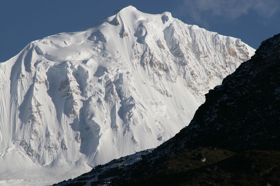 Mountainous landforms, Mountain, Mountain range, Glacial landform, Ridge, Massif, Summit, Arête, Alps, Ice, 