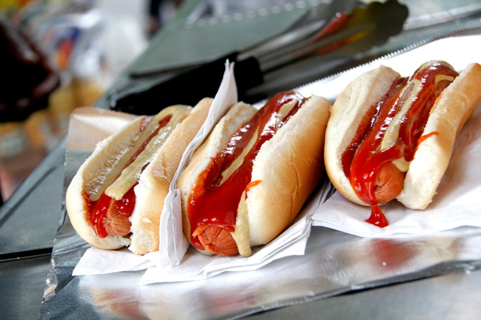 Dish, Food, Cuisine, Fast food, Hot dog bun, Ingredient, Sausage bun, Bun, Breakfast roll, Hot dog, 