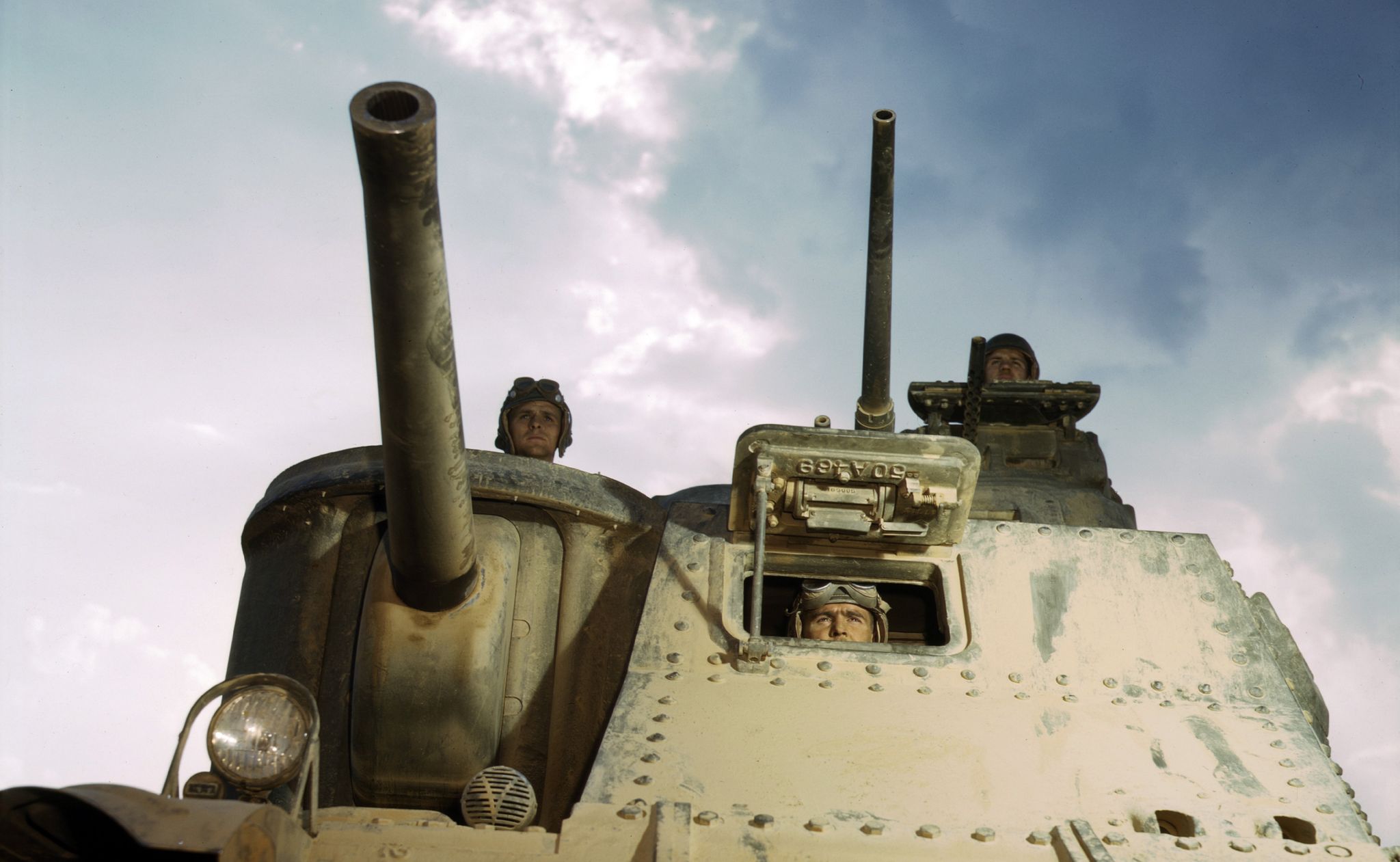 Tank, Combat vehicle, Vehicle, Self-propelled artillery, Gun turret, Military vehicle, Metal, 