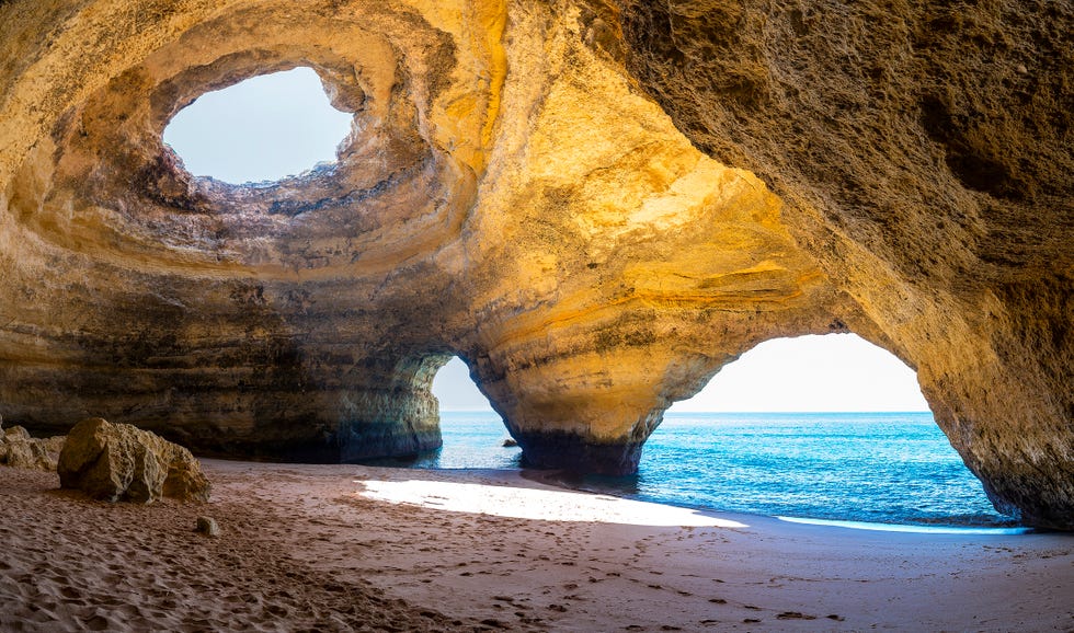 praia de benagil in portugal