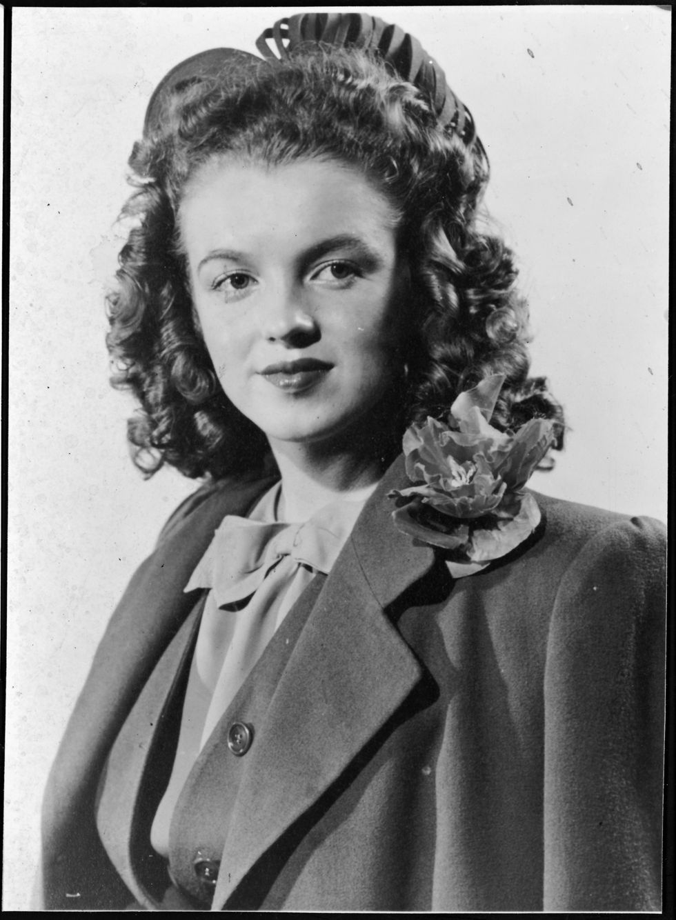 a teenaged norma jeane baker, future film star marilyn monroe 1926   1962, circa 1940 photo by silver screen collectionhulton archivegetty images