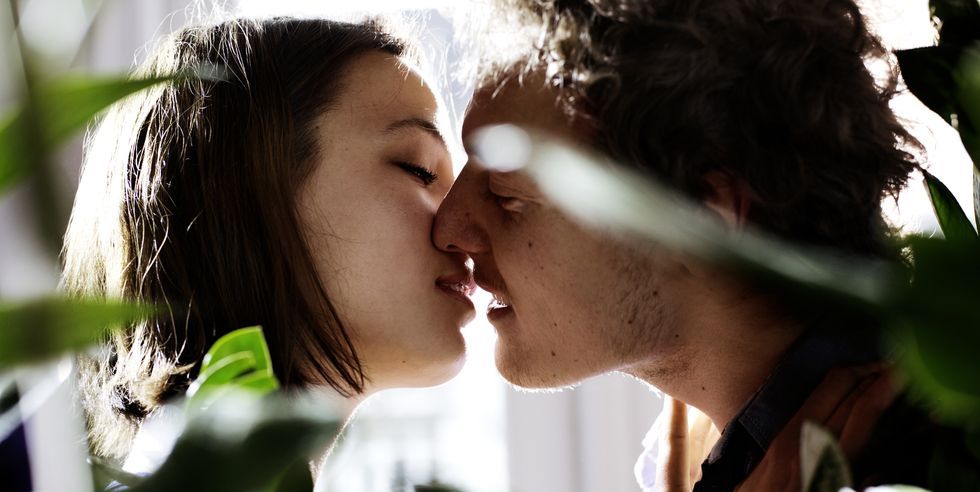 キスをした瞬間、あなたの体に起きること