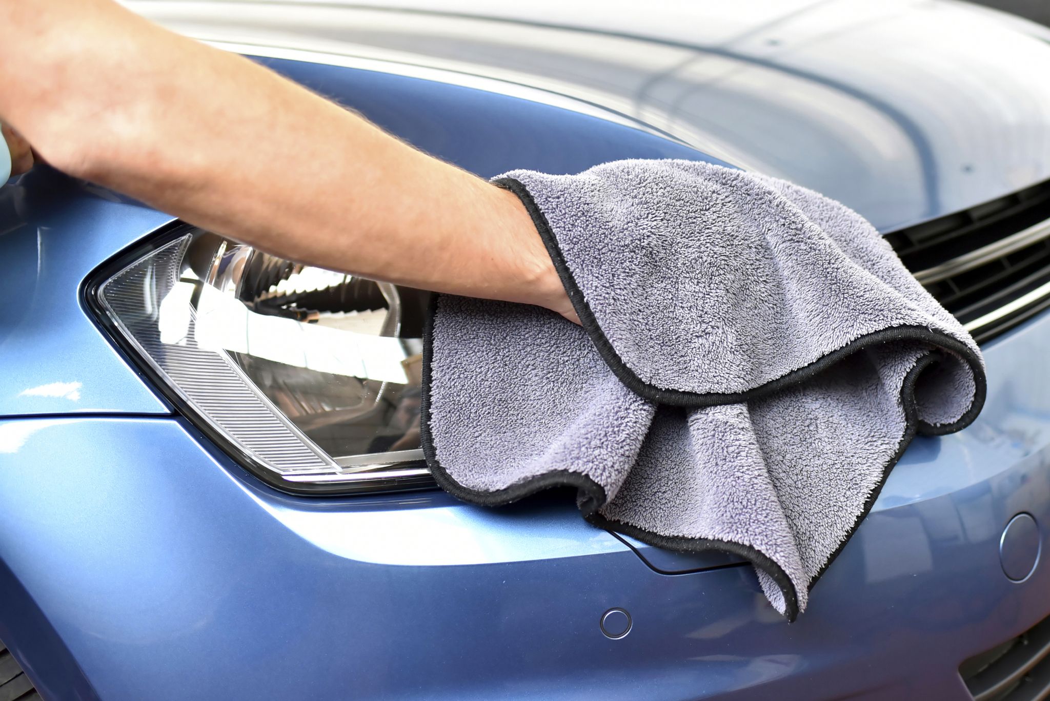 Cómo pulir los faros de tu coche: los pasos a seguir