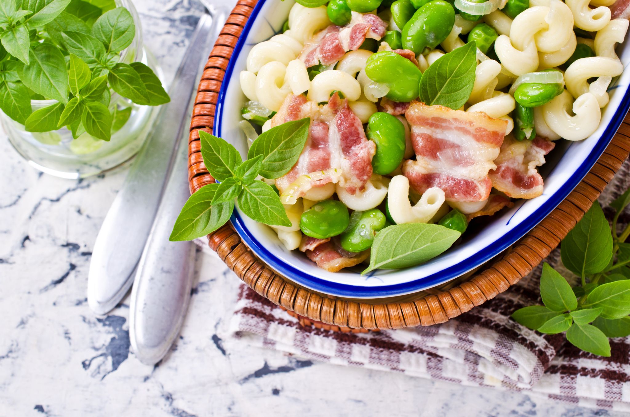 Pasta with bacon and vegetables