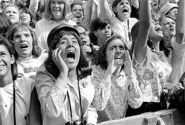 women screaming for boy band