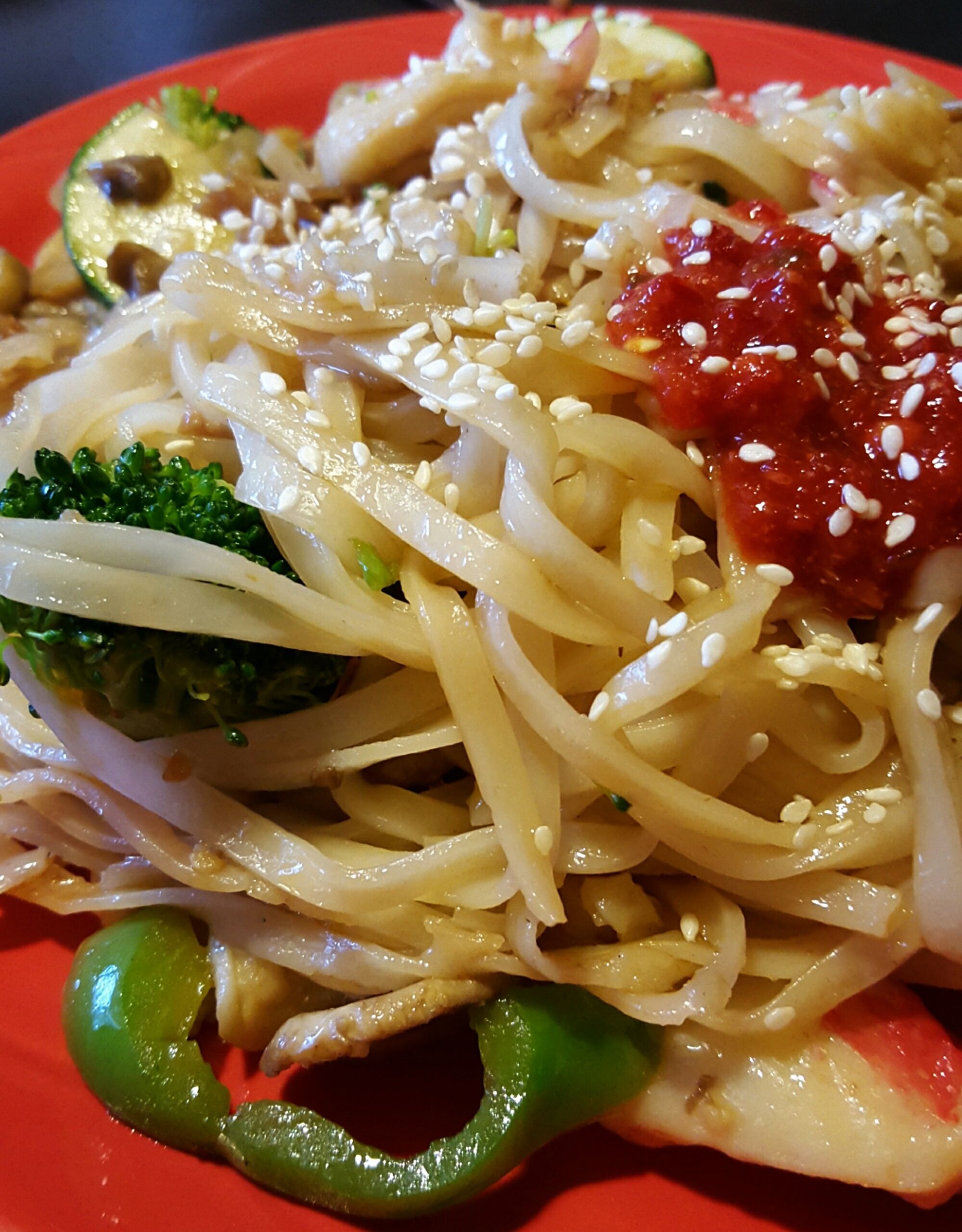 Pad thai piatto thailandese a base di noodles di riso - Ricetta