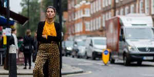 pantalón leopardo en el street style de londres