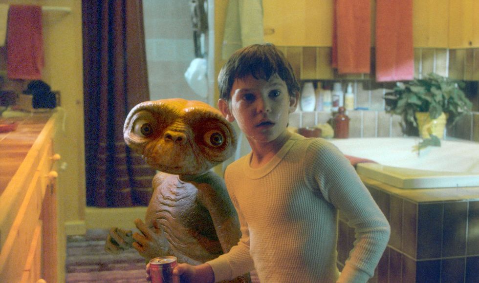 henry thomas on the set of et