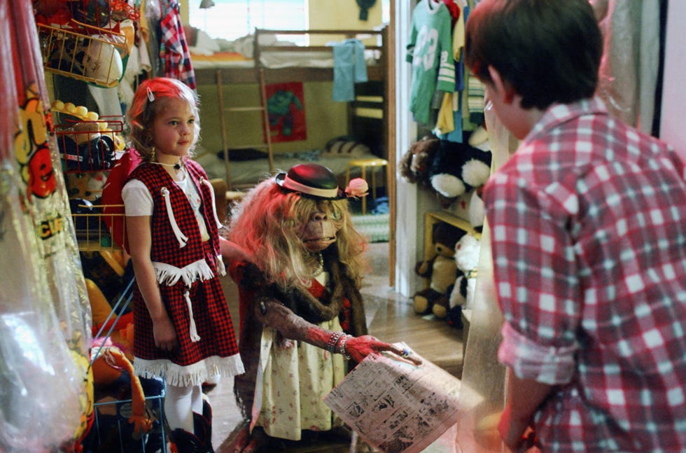 henry thomas and drew barrymore on the set of et