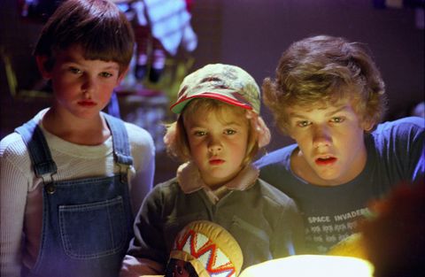 henry thomas, drew barrymore, and robert macnaughton are shown in a promotional photo for et