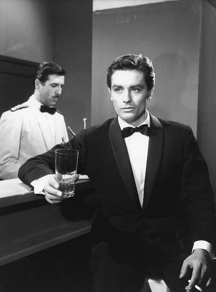 アラン・ドロンの輝かしい時代を振り返る。若い頃の象徴的な写真