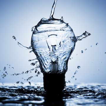 light bulb made of water splashes