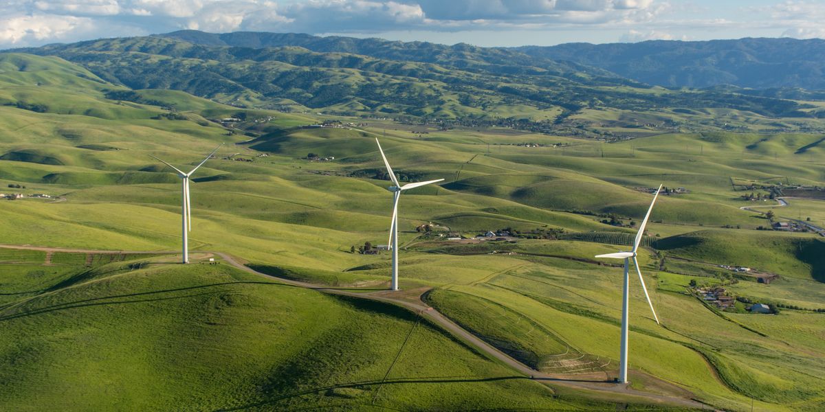 Highland, Wind farm, Wind turbine, Windmill, Wind, Mountainous landforms, Grassland, Hill, Sky, Land lot, 