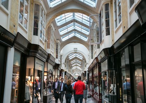 Ceiling, Arcade, Commercial building, Service, Daylighting, Alley, Pedestrian, Shopping, Retail, Symmetry, 