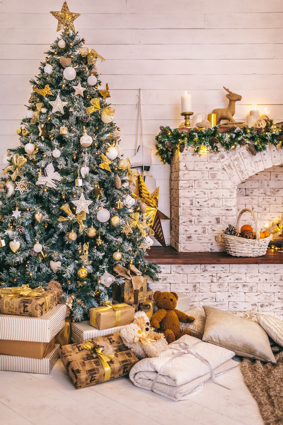 Christmas tree, Christmas decoration, Tree, Christmas, Yellow, Room, Interior design, Colorado spruce, Plant, Home, 