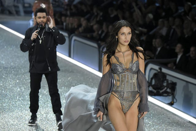 Remembering Bella Hadid's Iconic Eye Glance With The Weeknd At Victoria's  Secret Fashion Show Post Their Breakup