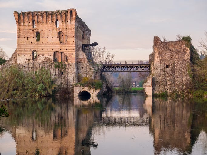 Waterway, Moat, River, Water, Water castle, Reflection, Watercourse, Castle, Bridge, Building, 