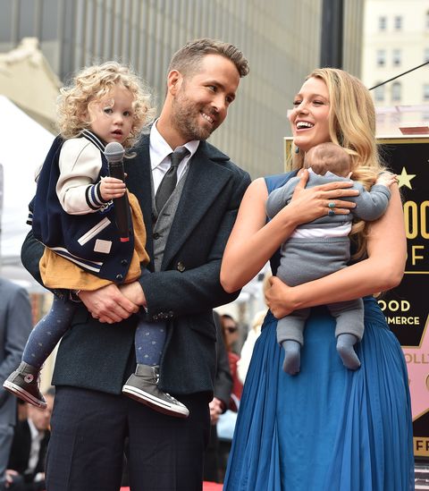 ryan reynolds holding their daughter james and blake lively holding their daughter ﻿inez in 2016﻿