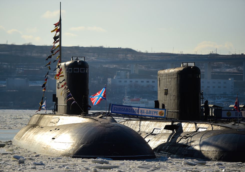 Submarine, Ballistic missile submarine, Cruise missile submarine, Vehicle, Watercraft, Ship, 