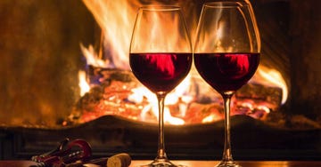 Stemware, Wine glass, Glass, Drink, Champagne stemware, Drinkware, Red wine, Alcoholic beverage, Alcohol, Wine, 