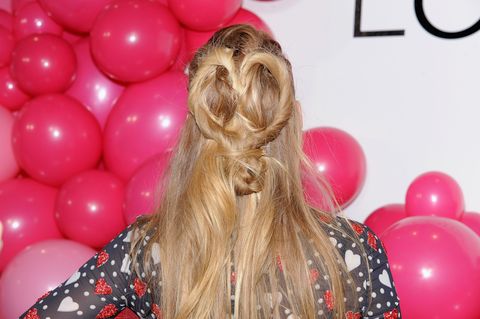 Hair, Balloon, Blond, Hairstyle, Pink, Party supply, Beauty, Long hair, Fashion, 