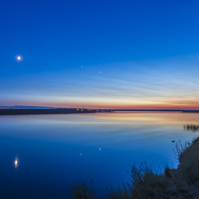 The evening planets of Venus (right) and Jupiter (left)