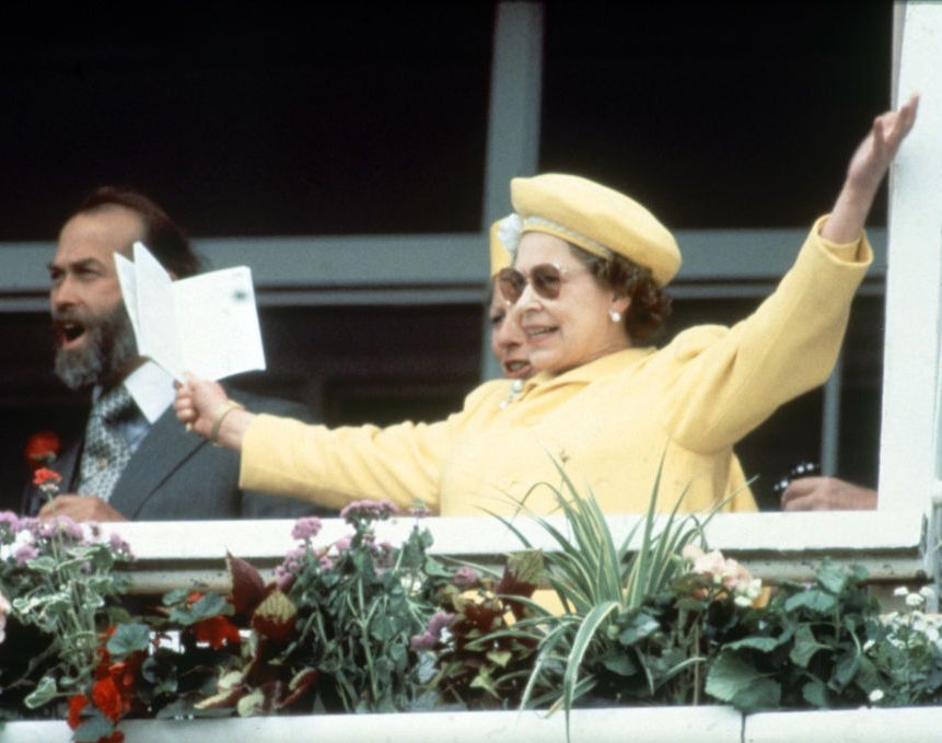 queen elizabeth ii enjoying the races at epsom derby, 1st june 1988 photo by msimirrorpixgetty images