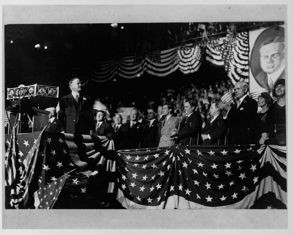 De Republikeinse presidentskandidaat Herbert Hoover spreek in 1928 in New York een menigte toe Door de crash van de financile markten in het najaar van 1929 leidde belandde het land in de Great Depression