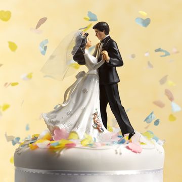 White, Yellow, Figurine, Wedding cake, Toy, Wedding ceremony supply, Action figure, Cake decorating, Fictional character, Flower, 