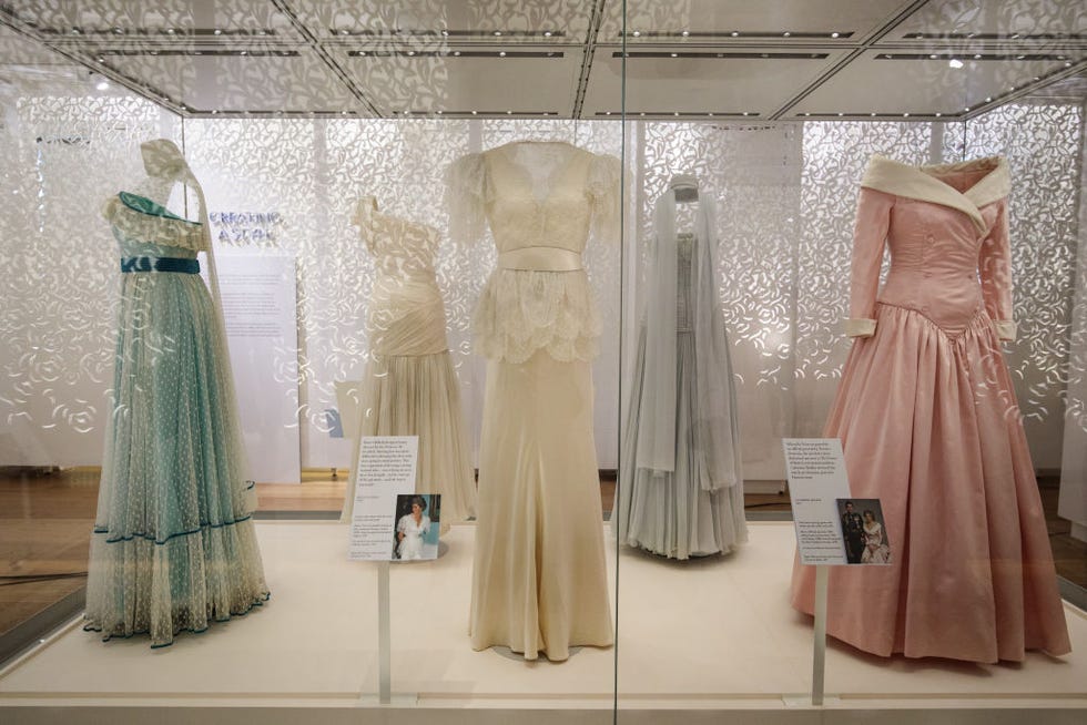 Best Museum Exhibits For Fashion History - History Of Fashion