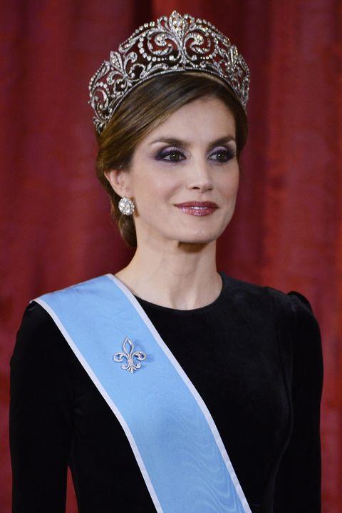 madrid, spain   february 22  queen letizia of spain receives argentinas president mauricio macri and wife juliana awada for an gala dinner at the royal palace on february 22, 2017 in madrid, spain  photo by borja benito   poolgetty images