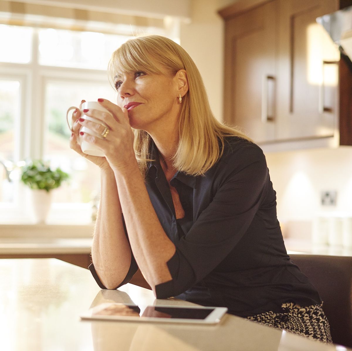 15 Clear Signs An Older Woman Wants You