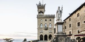 Piazza della Libertà, the Palazzo Pubblico (Public Palace, Town Hall) and the  Statua della Libertà (Statue of Liberty) by Stefano Galletti (1876)
